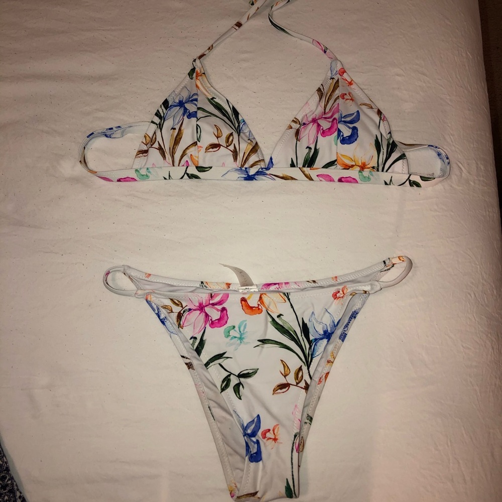 Cute colorful bikini!